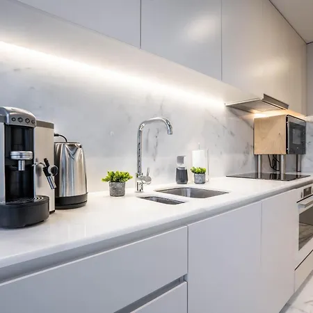 Primrose 1br Delight W Parking By Lovelystay * بورتو