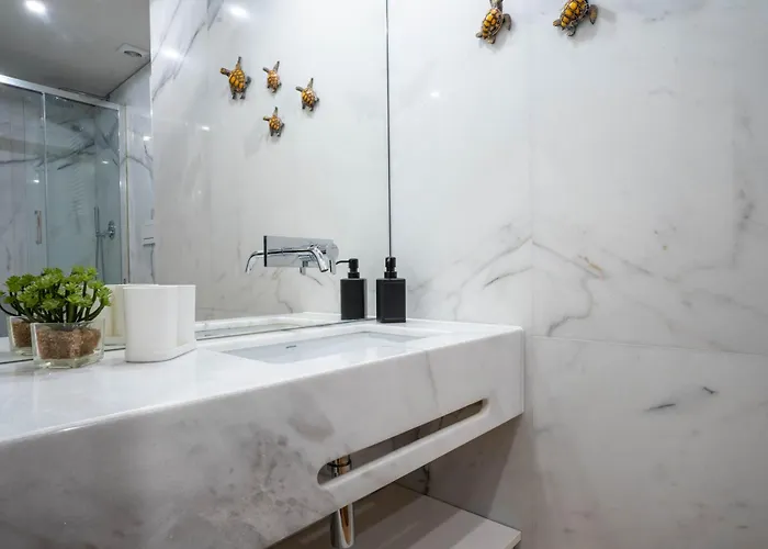 Primrose 1br Delight W Parking By Lovelystay