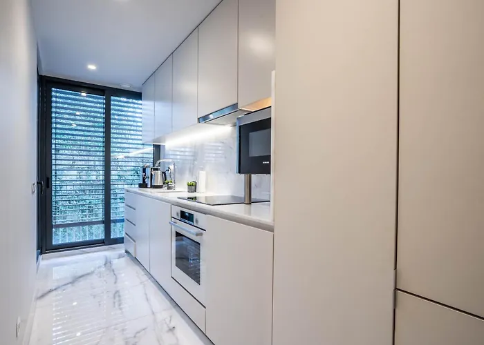 Primrose 1br Delight W Parking By Lovelystay * Πόρτο